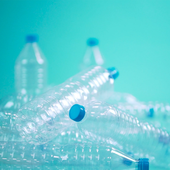 Teczka na laptopa Intro, którą można przekształcić w plecak wykonany z materiału pochodzącego z recyklingu 